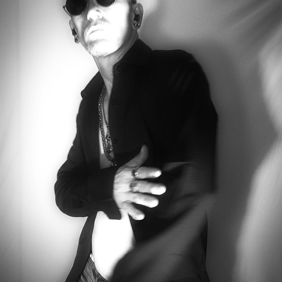 Meet your Posher, Aaron - Picture 3 of 10